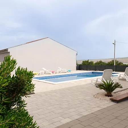 Apartment Zanic With Private Swimming Pool And Sea View *