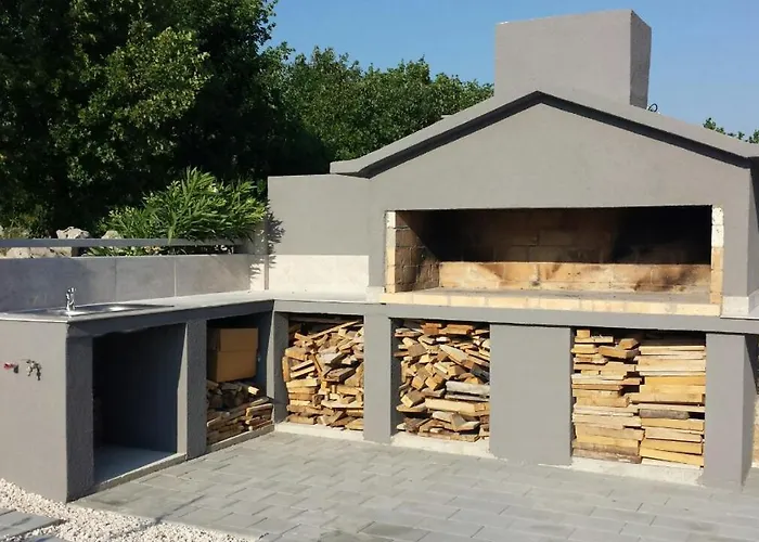 Zanic With Private Swimming Pool And Sea View דירה