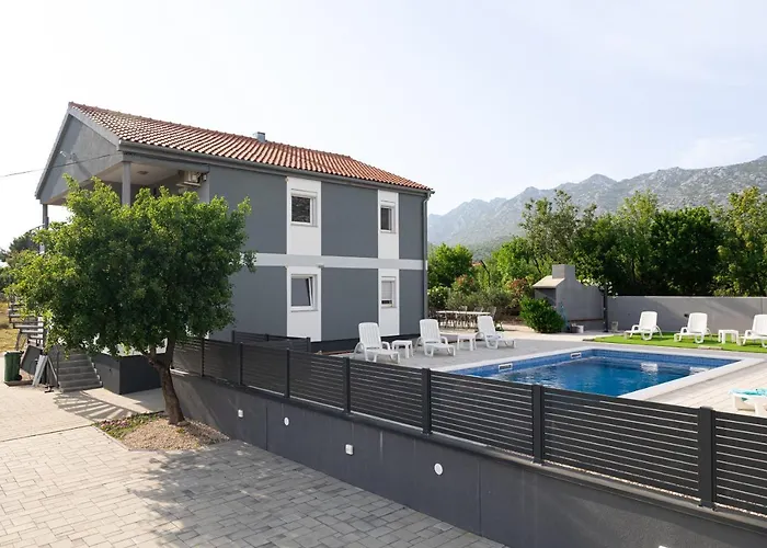 Zanic With Private Swimming Pool And Sea View דירה