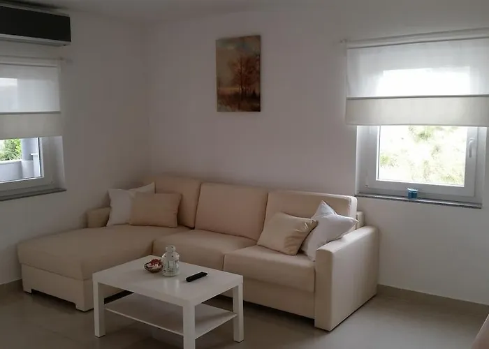 Zanic With Private Swimming Pool And Sea View דירה
