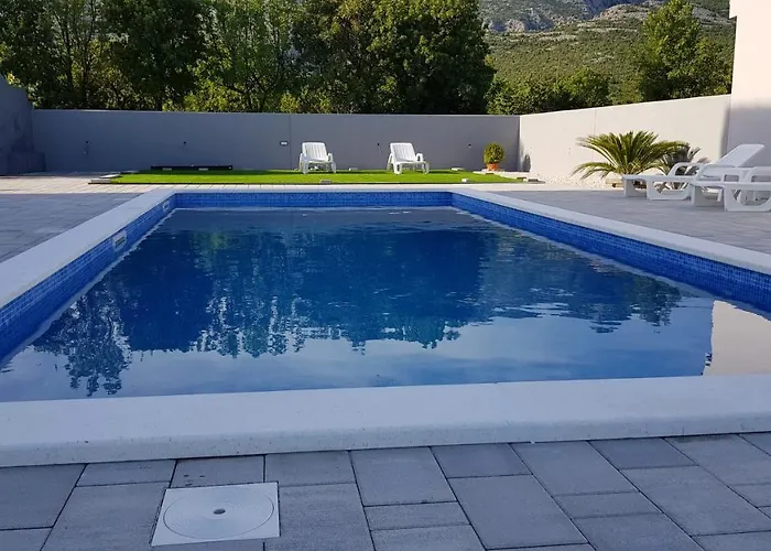 Апартаменты Zanic With Private Swimming Pool And Sea View *